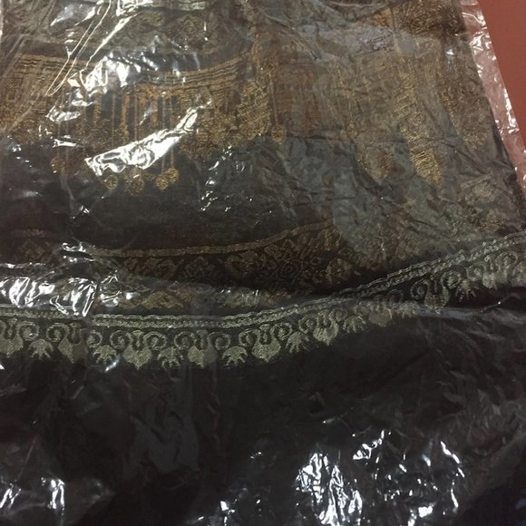 NEW LISTING 100% SILK SCARF - Picture 4 of 4